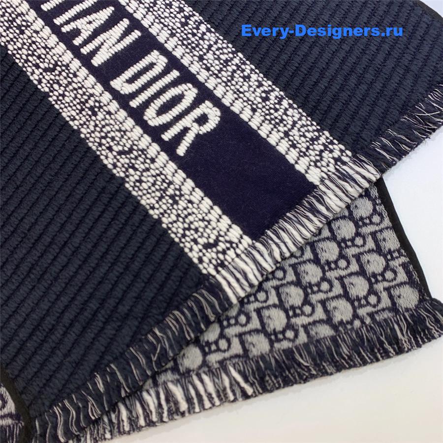 D10r navy oblique reversible scarf