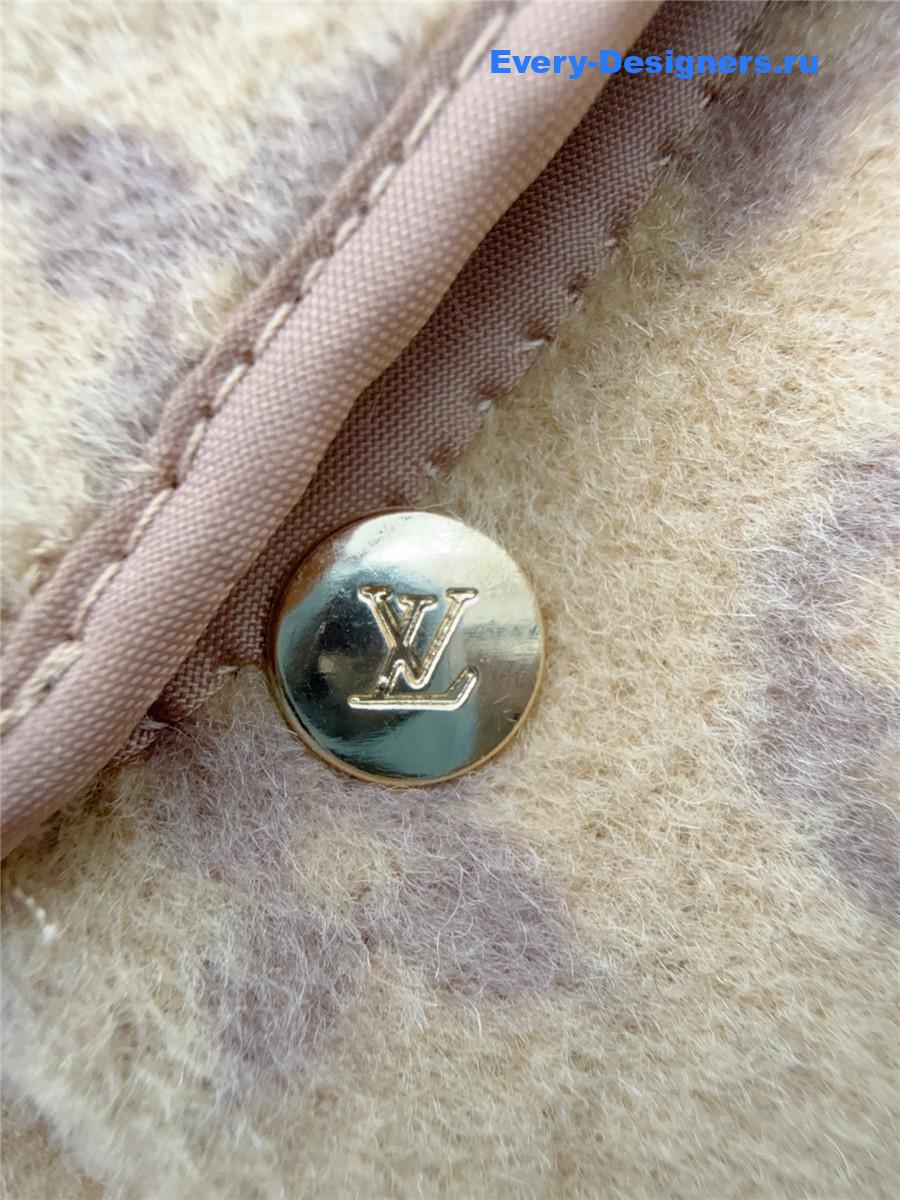 l0vis Vvtt0n beige cape coat