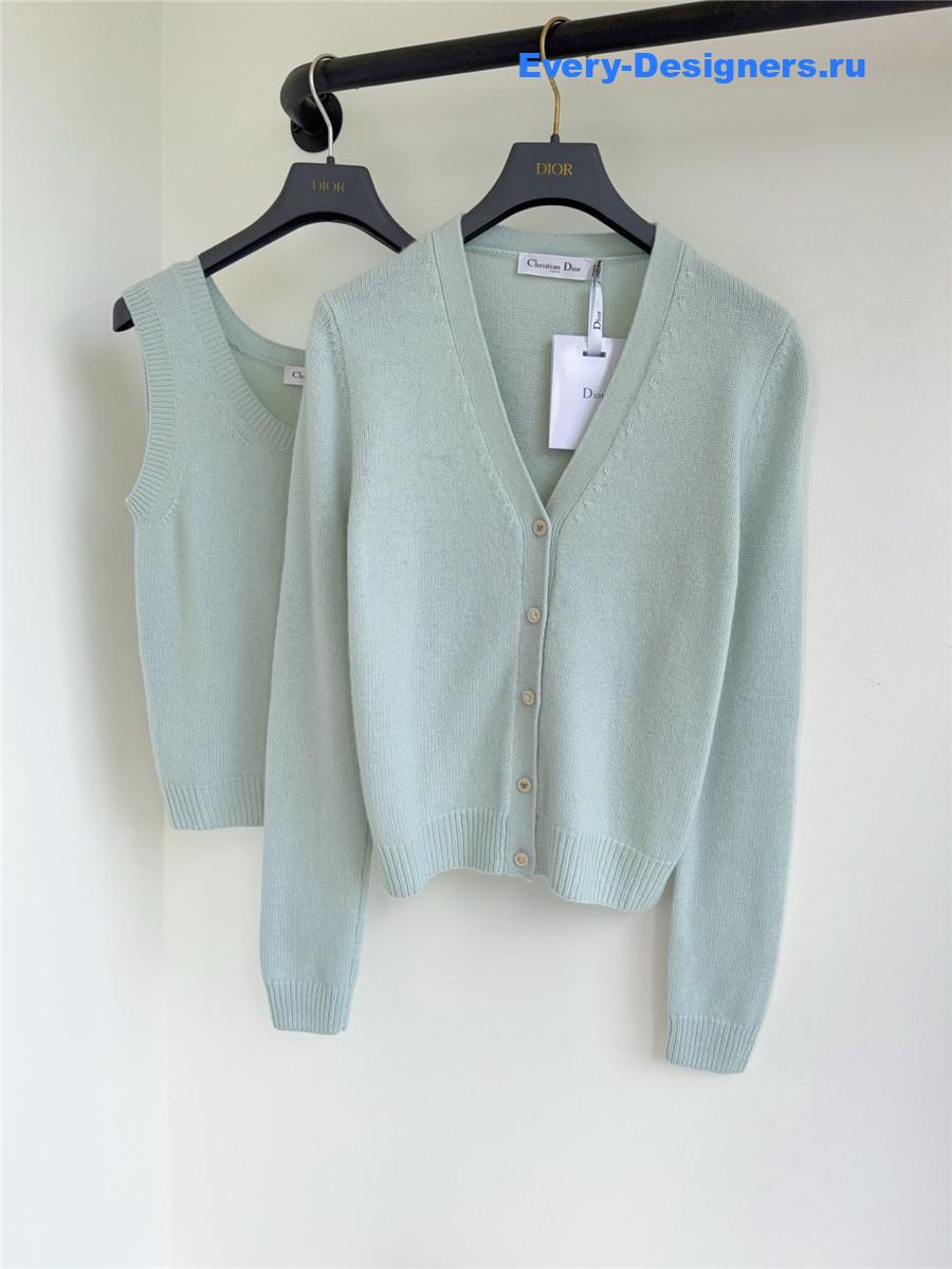 D10r button v neck green cardigan