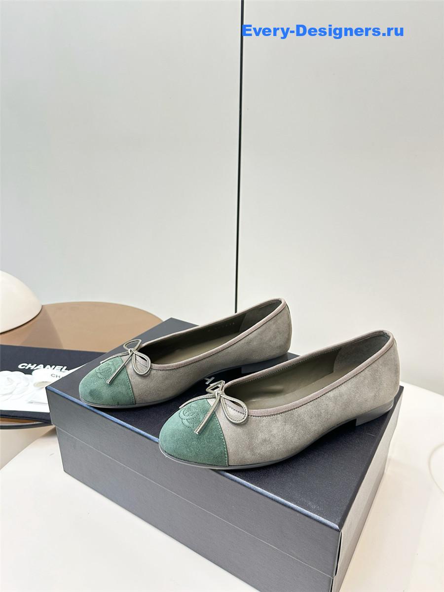 Ch**el gray & green leather cc ballet flats