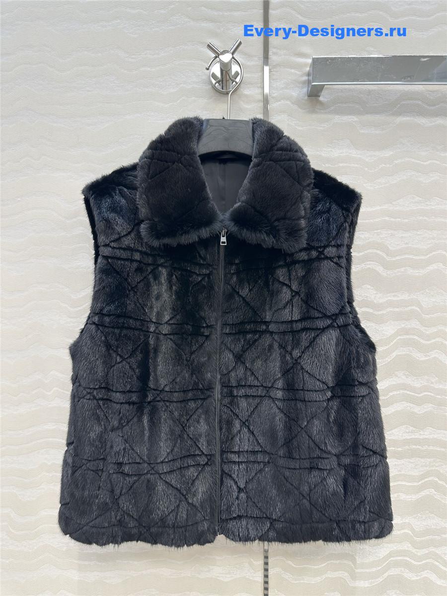 D10r black quilted fur vest