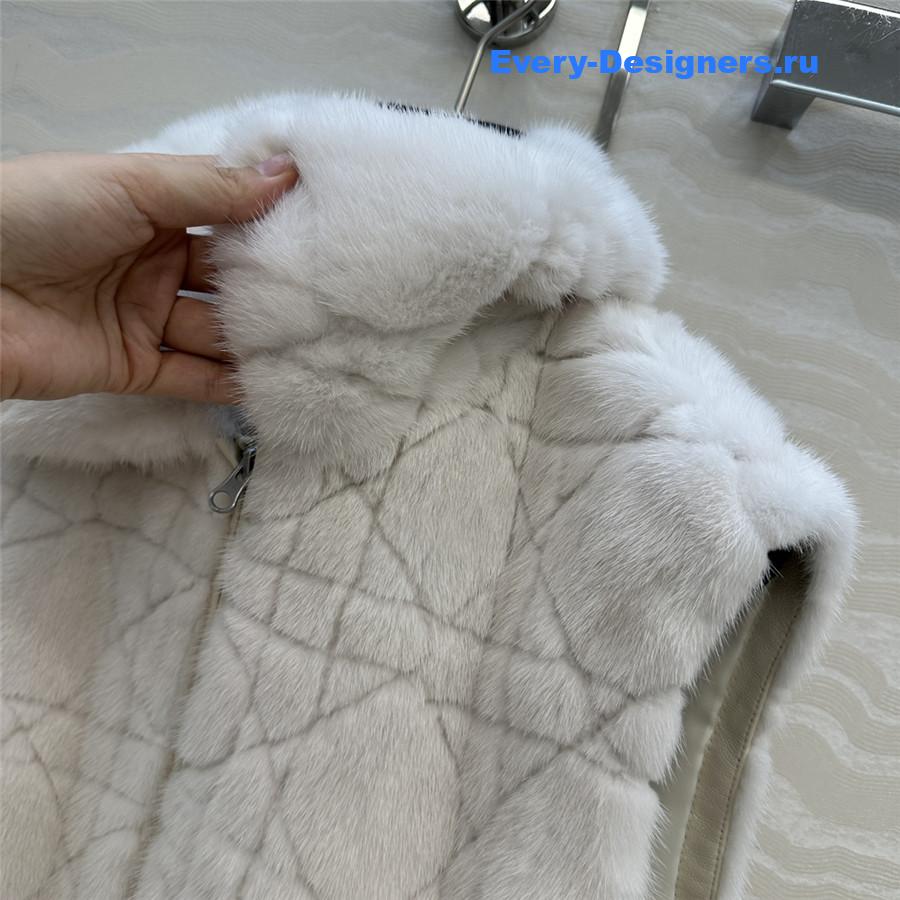 D10r white quilted fur vest