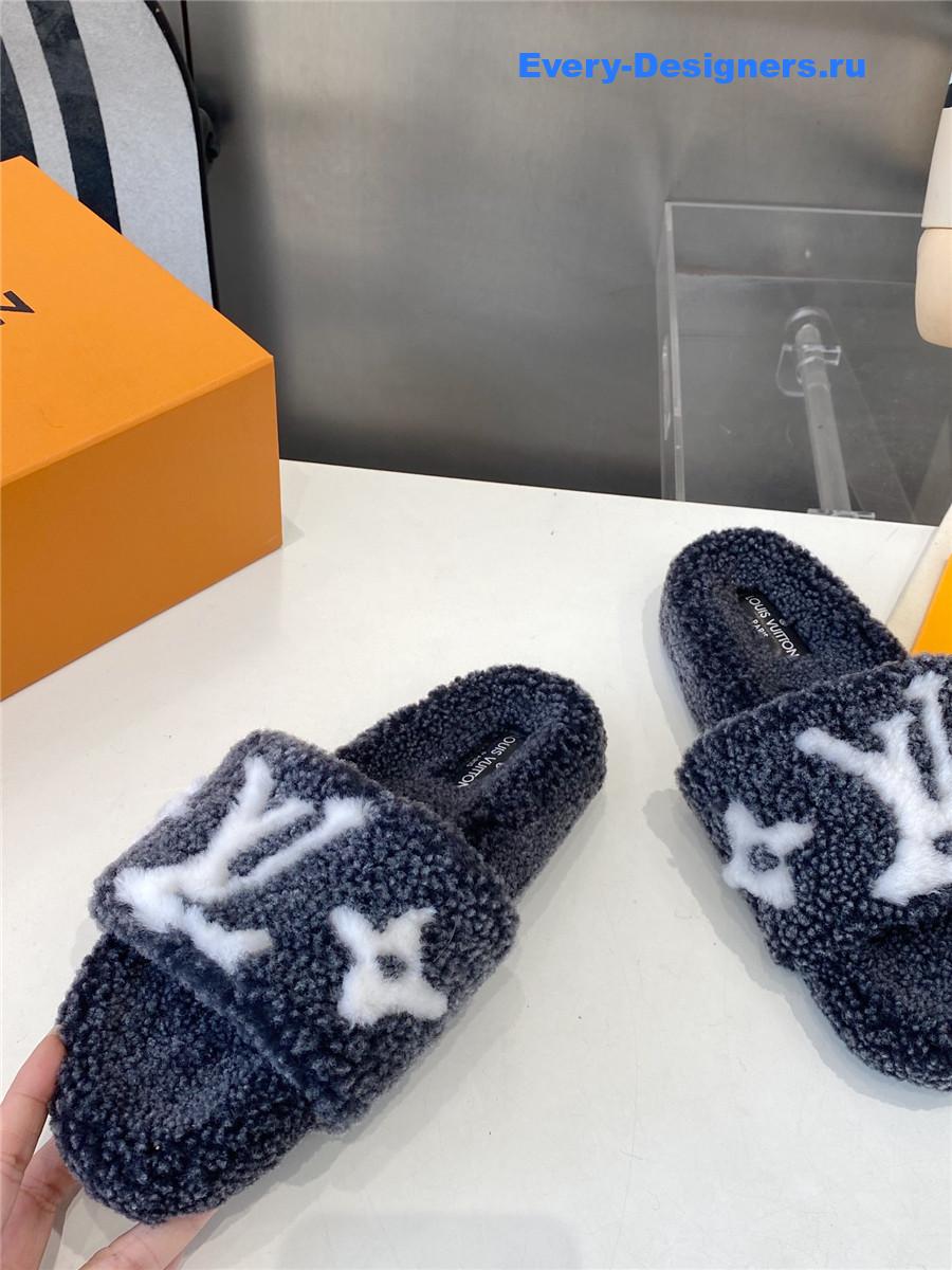 l0vis Vvtt0n blue wool shearling slides