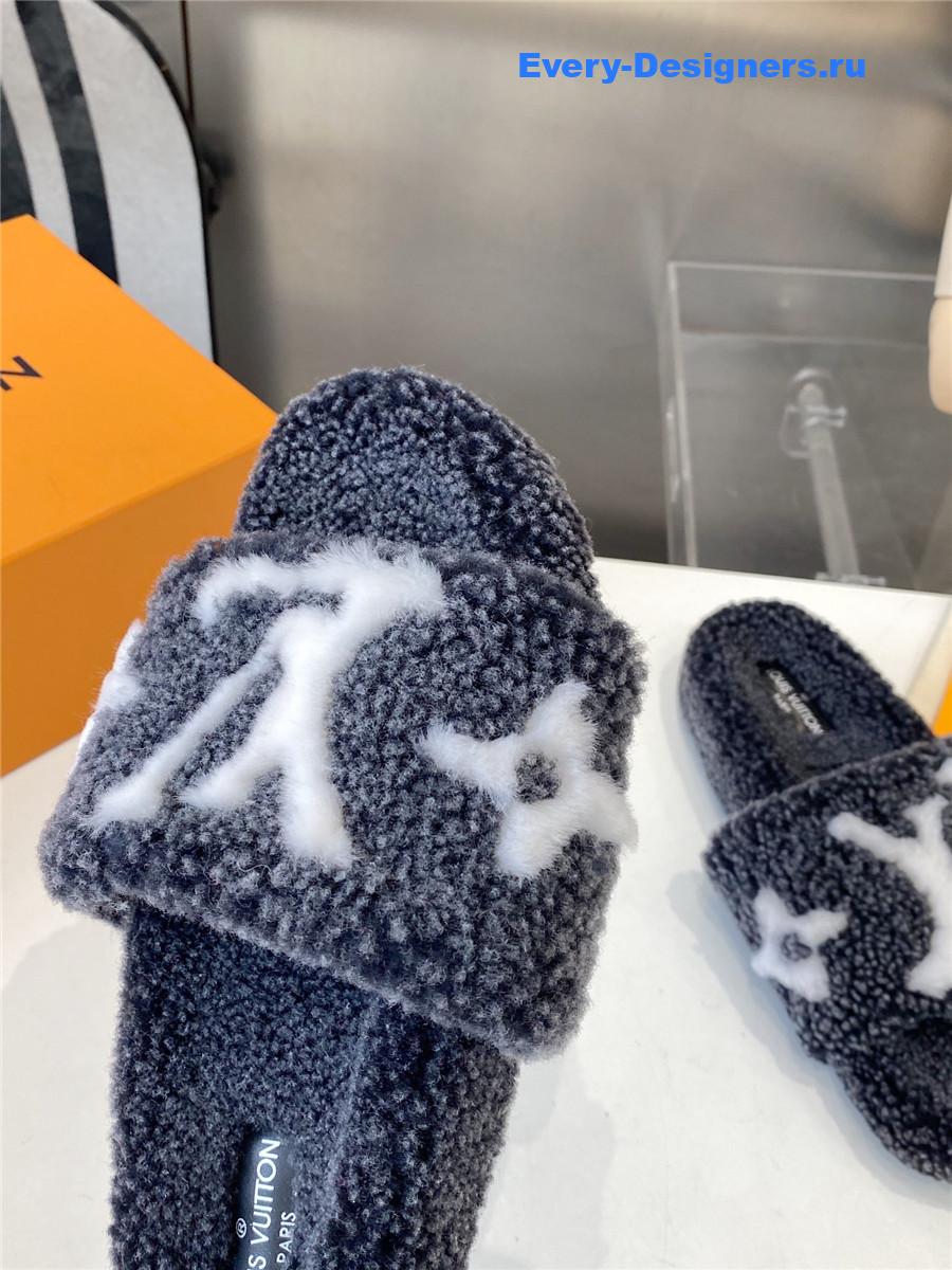 l0vis Vvtt0n blue wool shearling slides