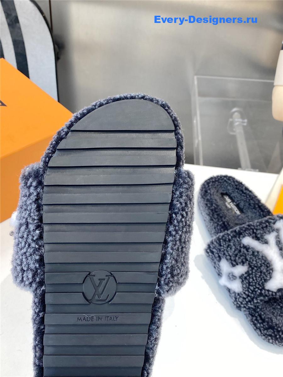 l0vis Vvtt0n blue wool shearling slides
