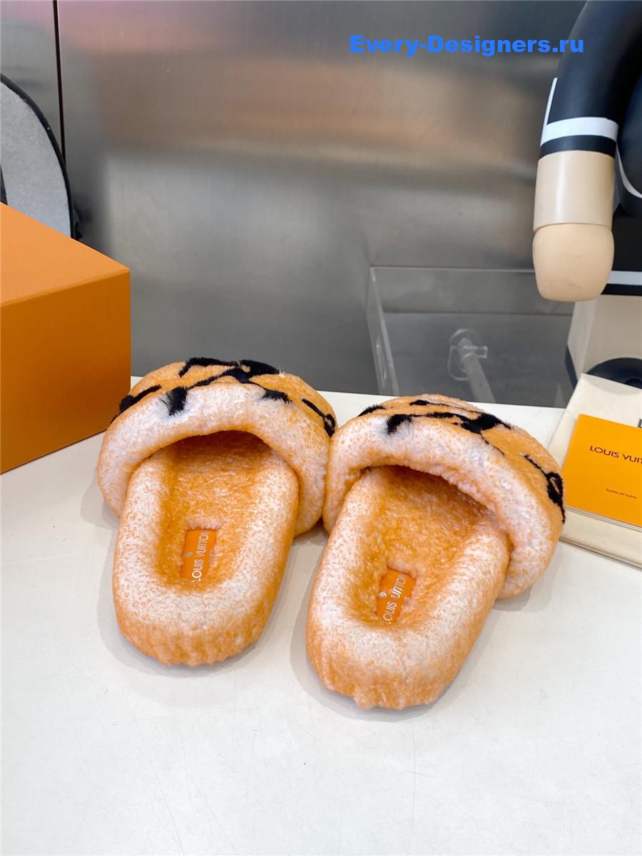 l0vis Vvtt0n yellow wool shearling slides