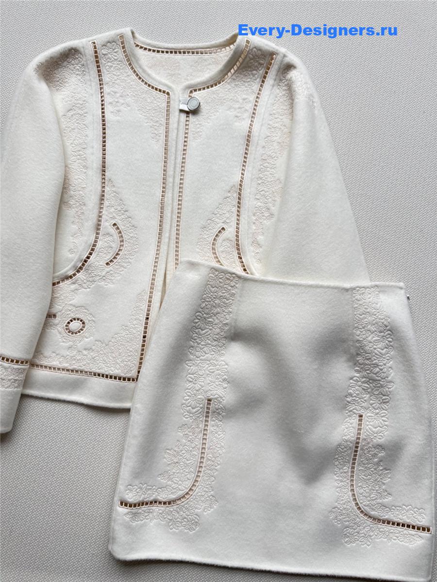 H**me5 beige cashmere skirt
