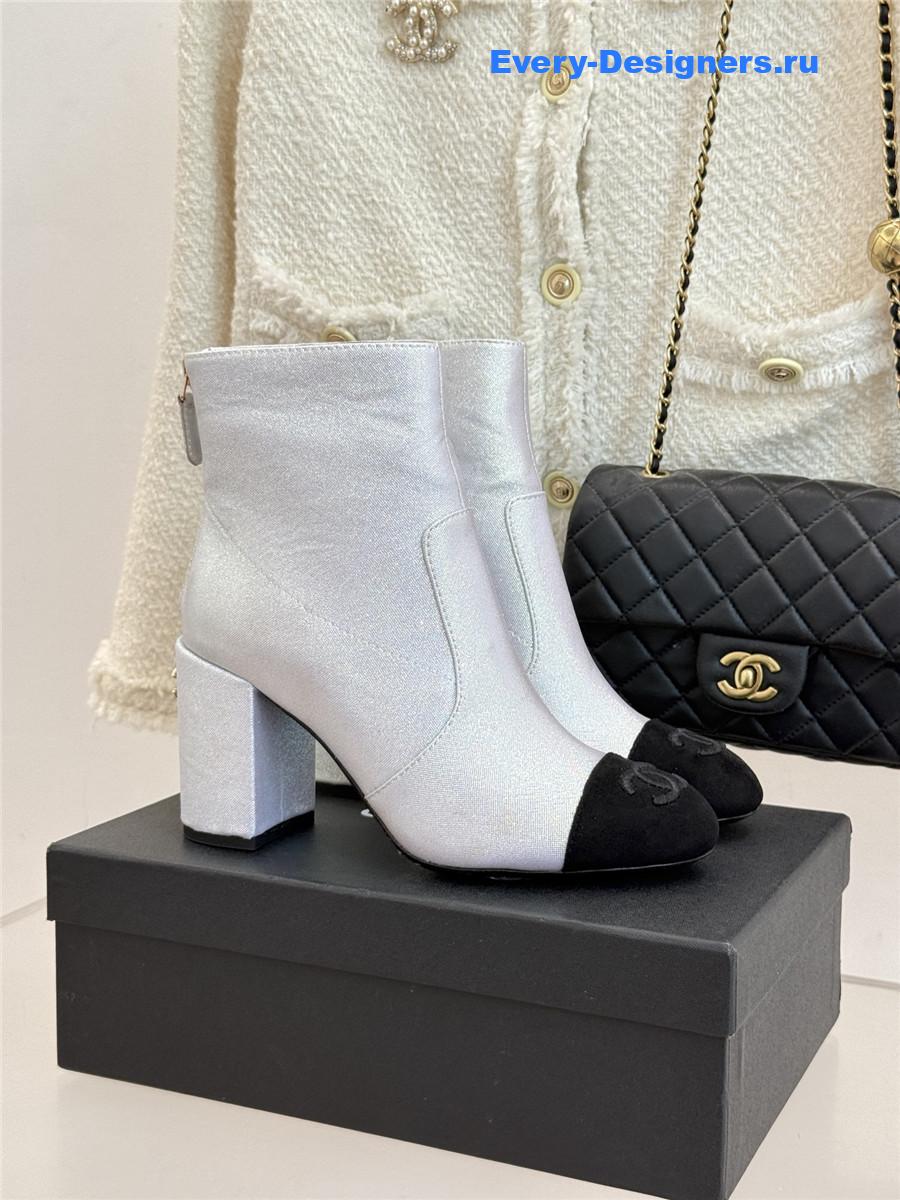 Ch**el white chunky heel ankle boots
