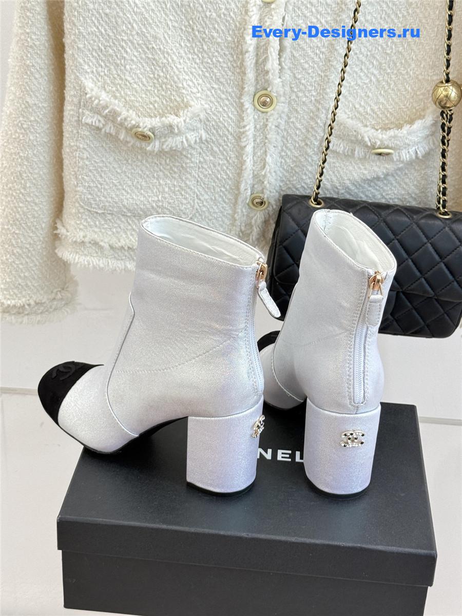 Ch**el white chunky heel ankle boots