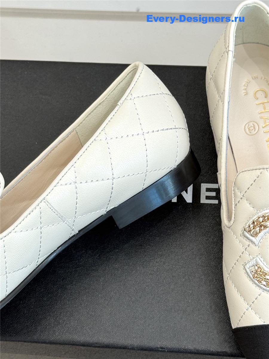 ch**el cc chain D1am0nd white loafers
