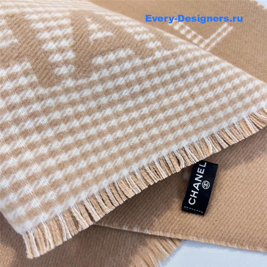 Ch**el beige houndstooth cashmere scarf