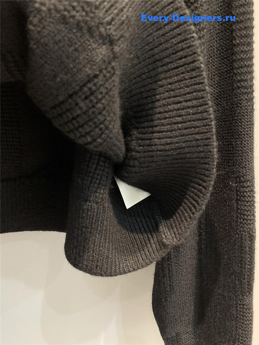 H**me5 black wool cashmere sweater
