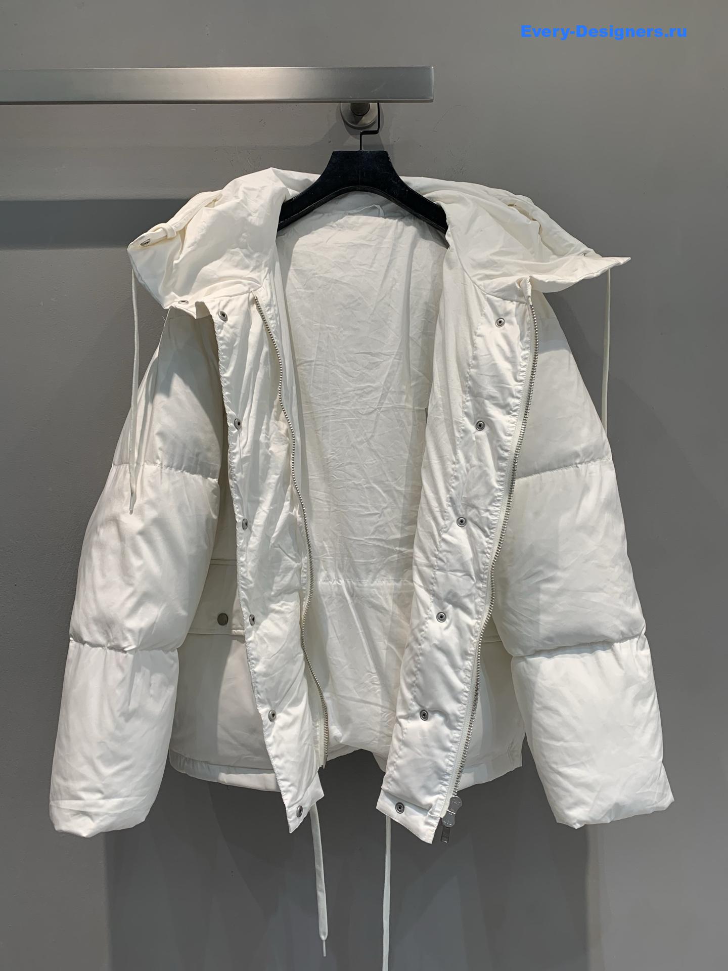 Pra*a white medium-weight hooded soft fabric down jacket