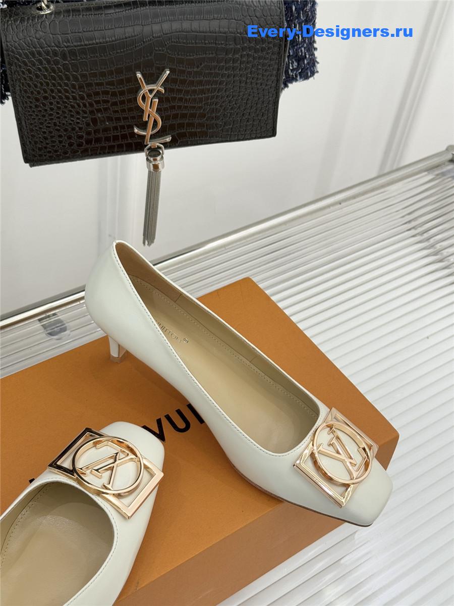 l0vis Vvtt0n white patent leather heel pumps