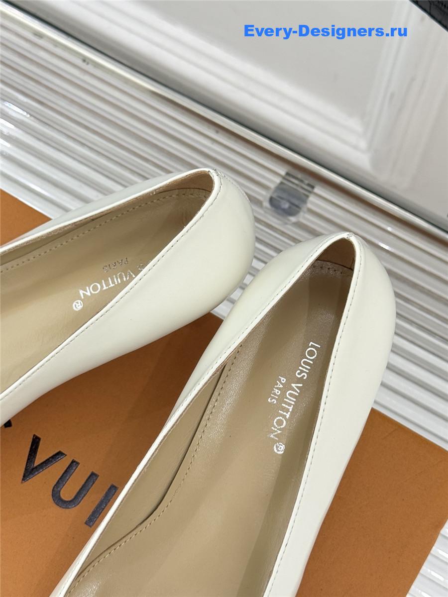 l0vis Vvtt0n white patent leather heel pumps