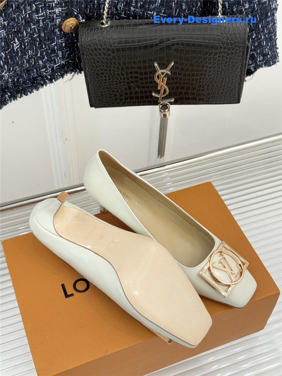 l0vis Vvtt0n white patent leather heel pumps