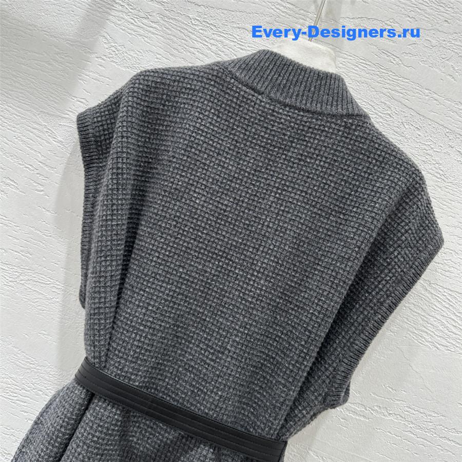 L0r0 P1ana dark grey mink knit vest