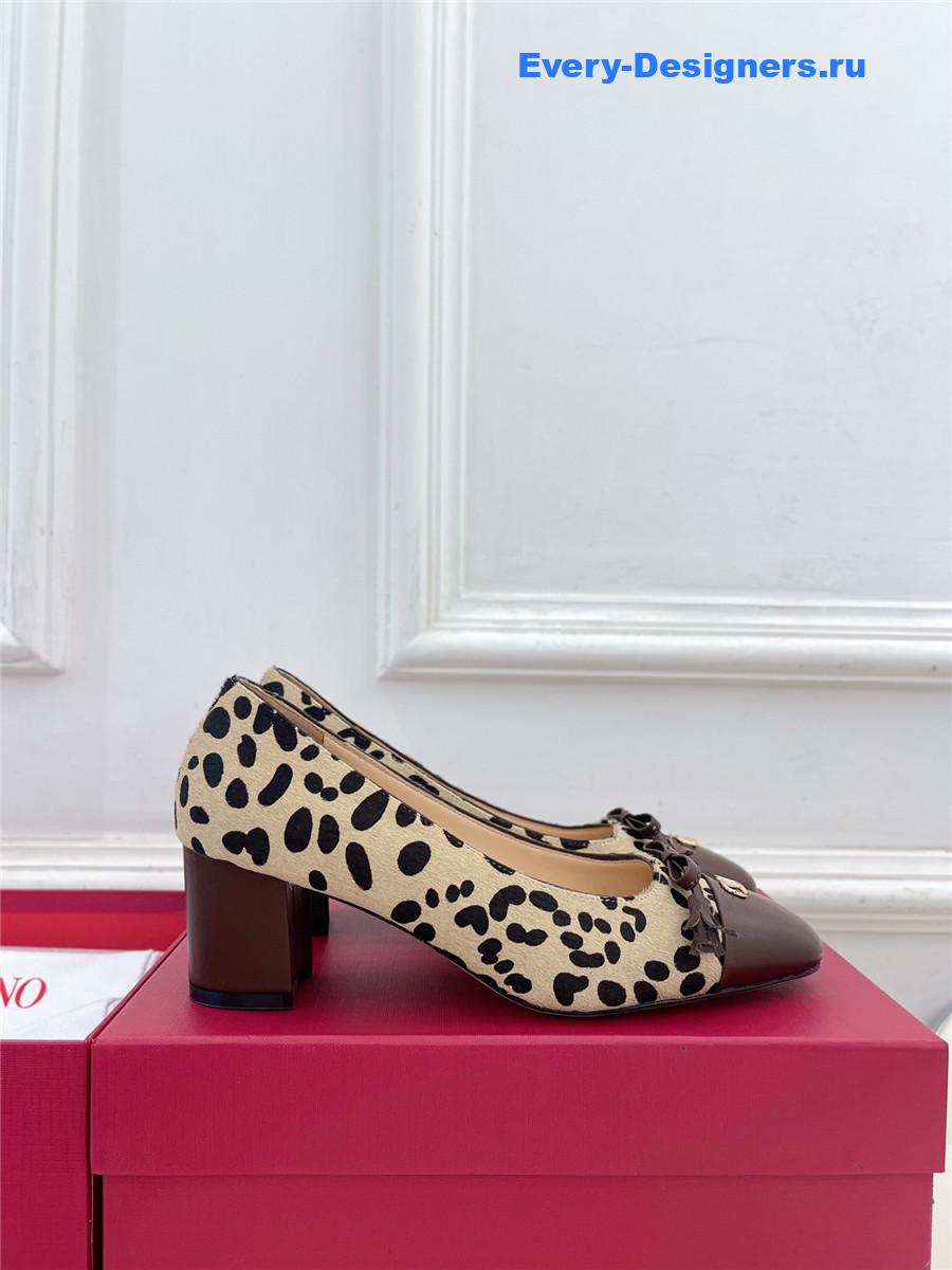 Va1e*ntin0 garavani leopard print mid-heel pumps