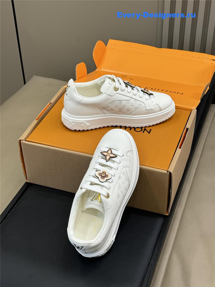 l0vis Vvtt0n white time out engraved sneakers