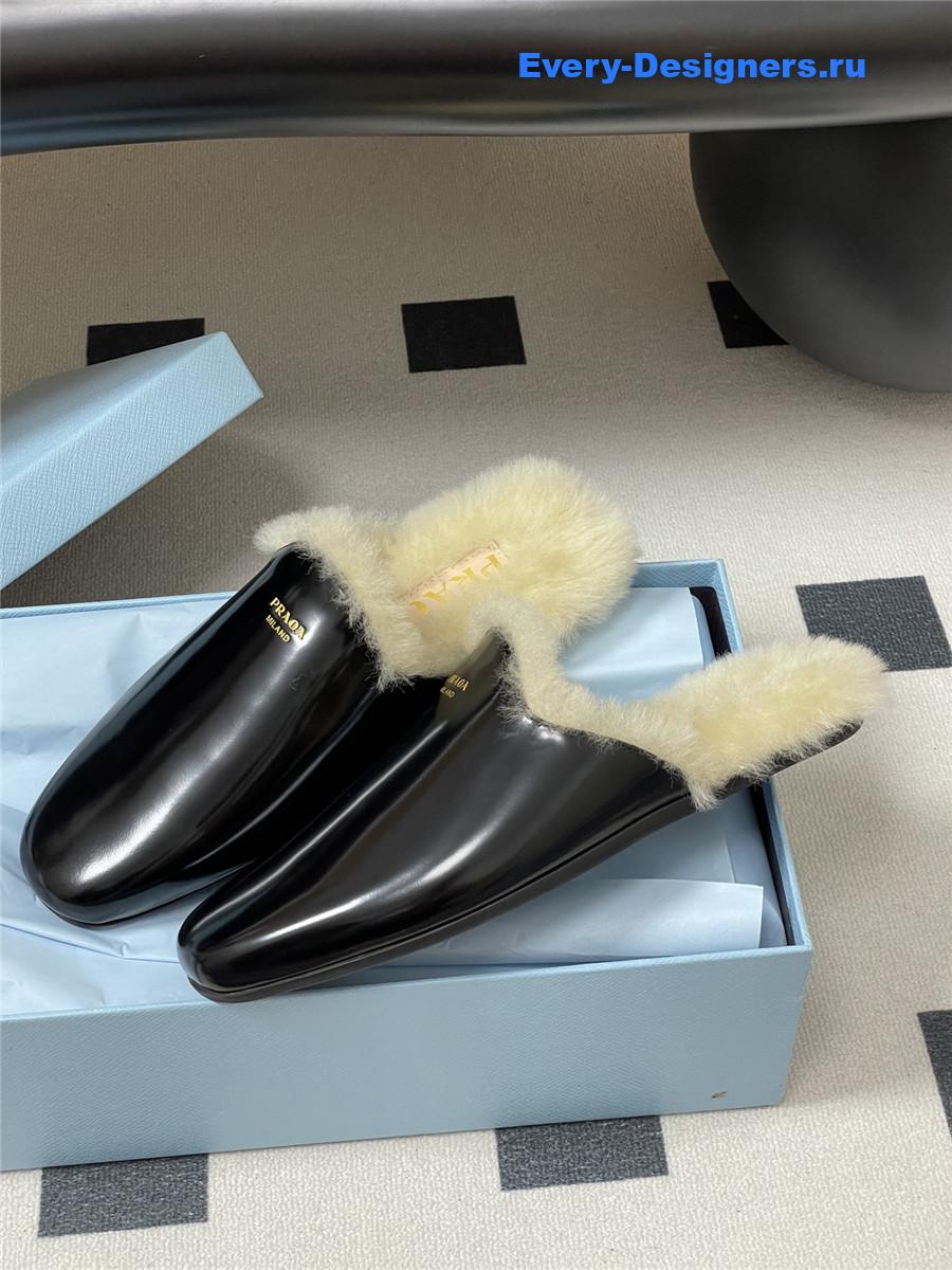 Pra*a black leather mules