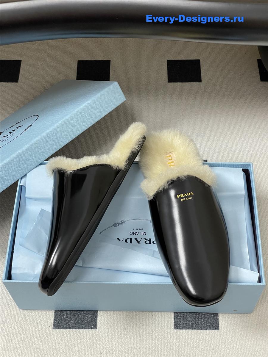 Pra*a black leather mules