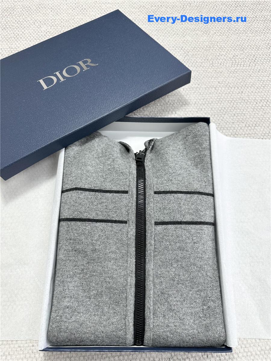 D10r oblique reversible zip-up hooded cardigan