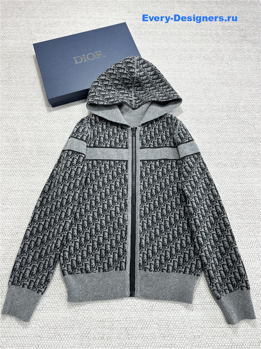 D10r oblique reversible zip-up hooded cardigan