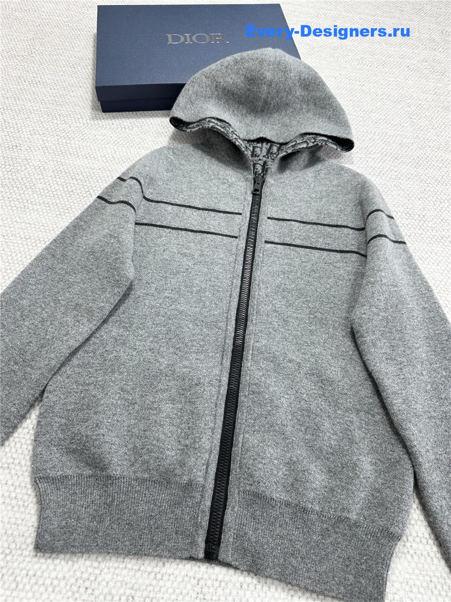D10r oblique reversible zip-up hooded cardigan