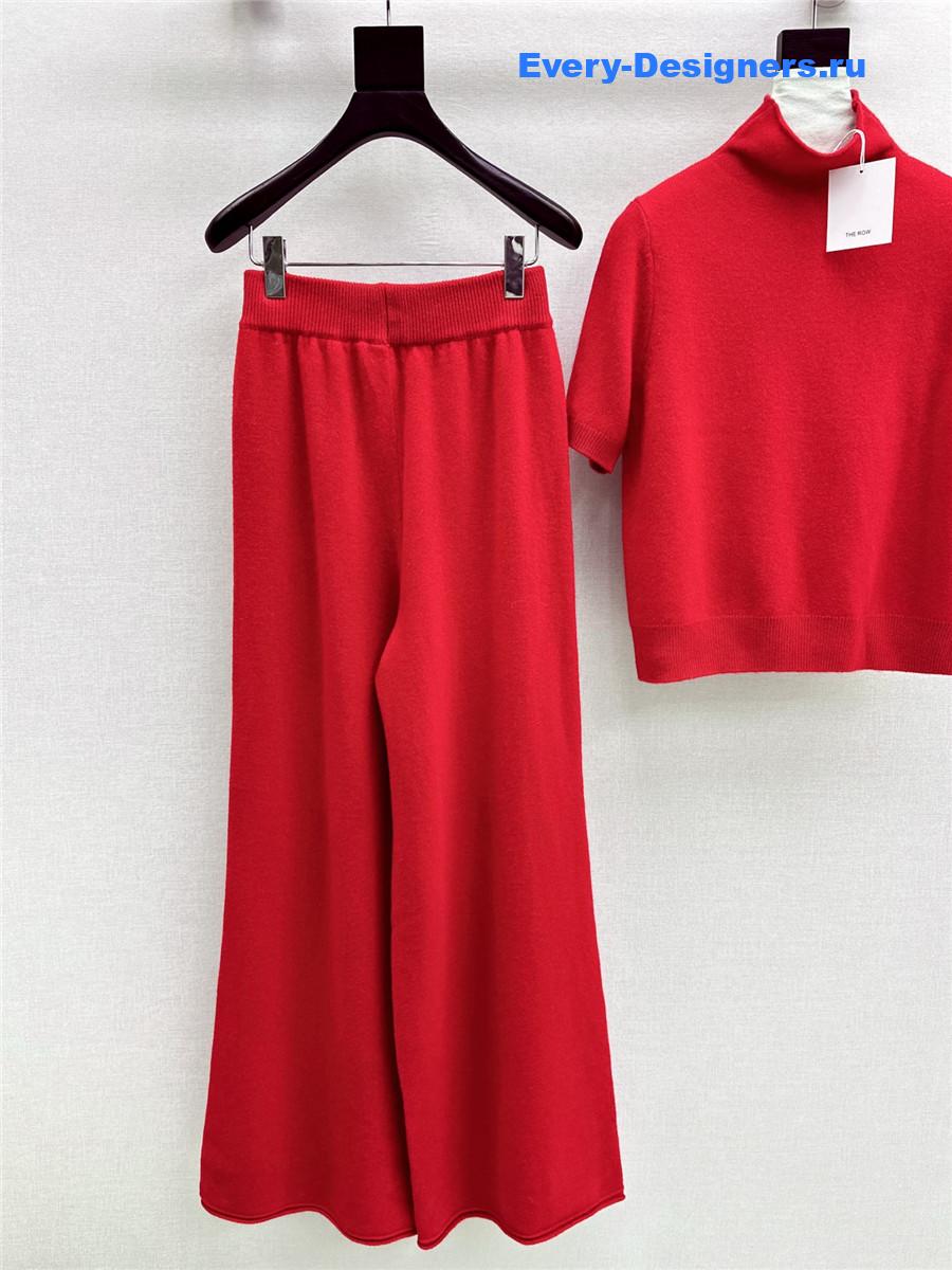 The R0w red turtleneck short-sleeved suit