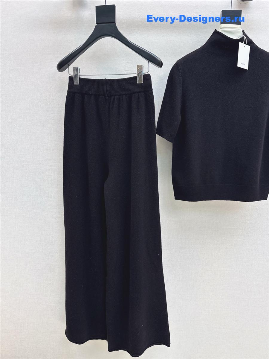 The R0w black turtleneck short-sleeved suit