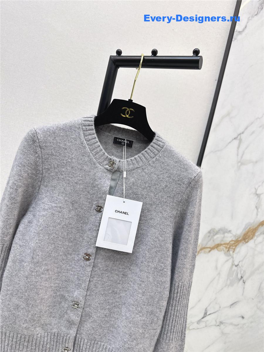 Ch**el logo button grey crew neck knit cardigan
