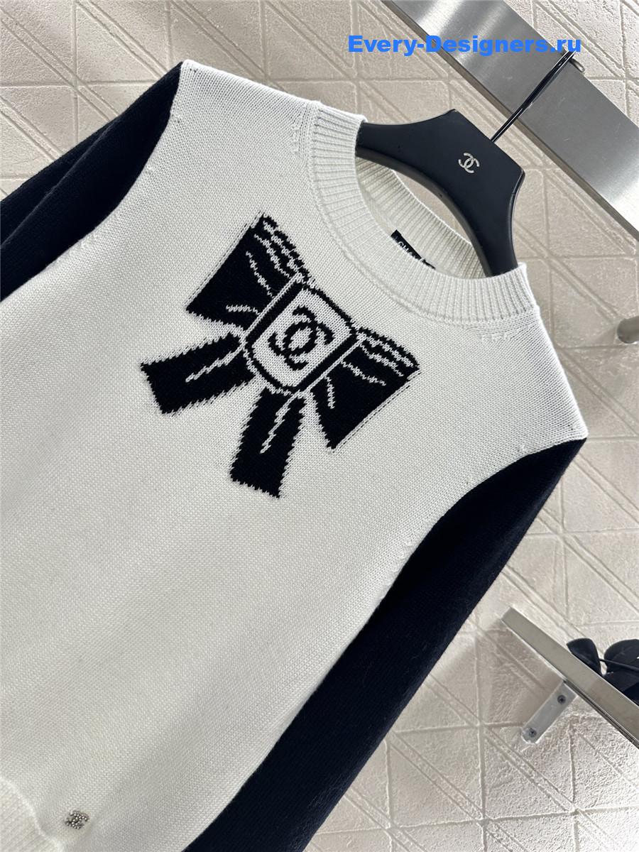 Ch**el white embroidered-bow sweater