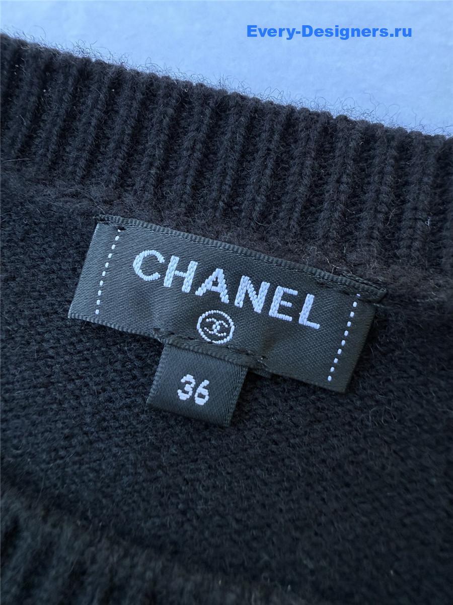 Ch**el contrast bow knit sweater