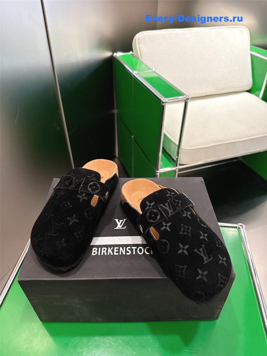 l0vis Vvtt0n lv to-go flat black comfort clog