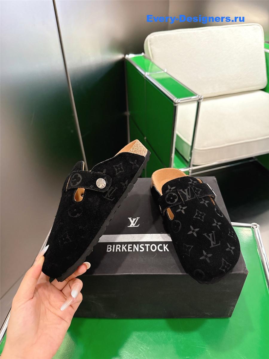 l0vis Vvtt0n lv to-go flat black comfort clog