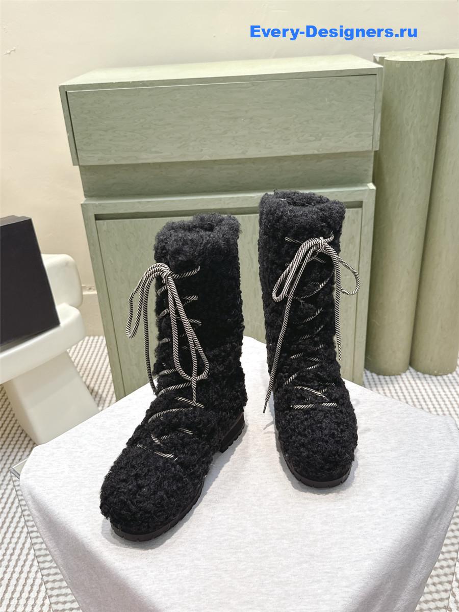 Ch**el lambswool black snow boots