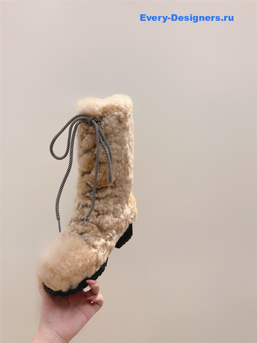 Ch**el lambswool beige snow boots