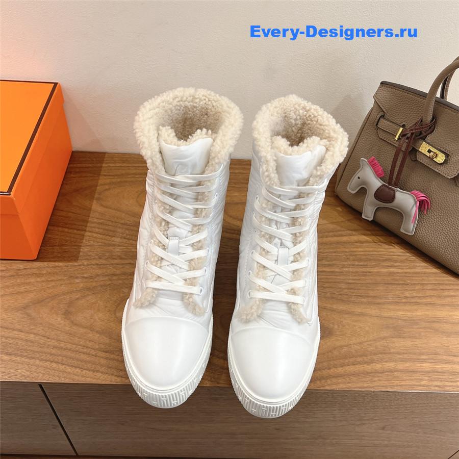 H**me5 white fresh ankle boot