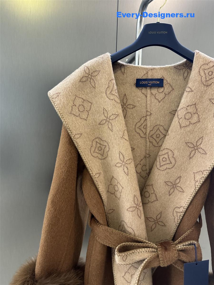 l0vis Vvtt0n camel fox fur hooded wool coat