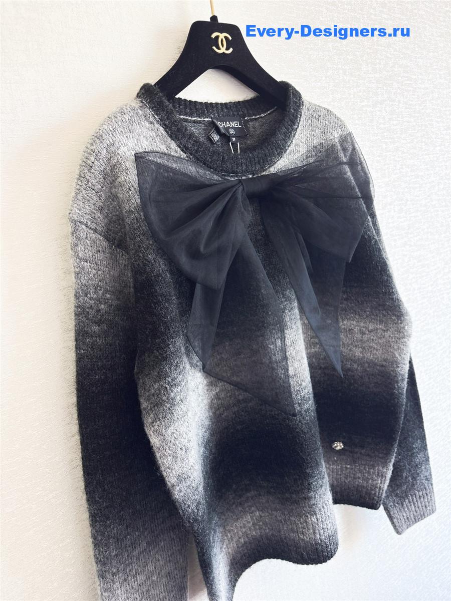 Ch**el gradient bow round neck pullover