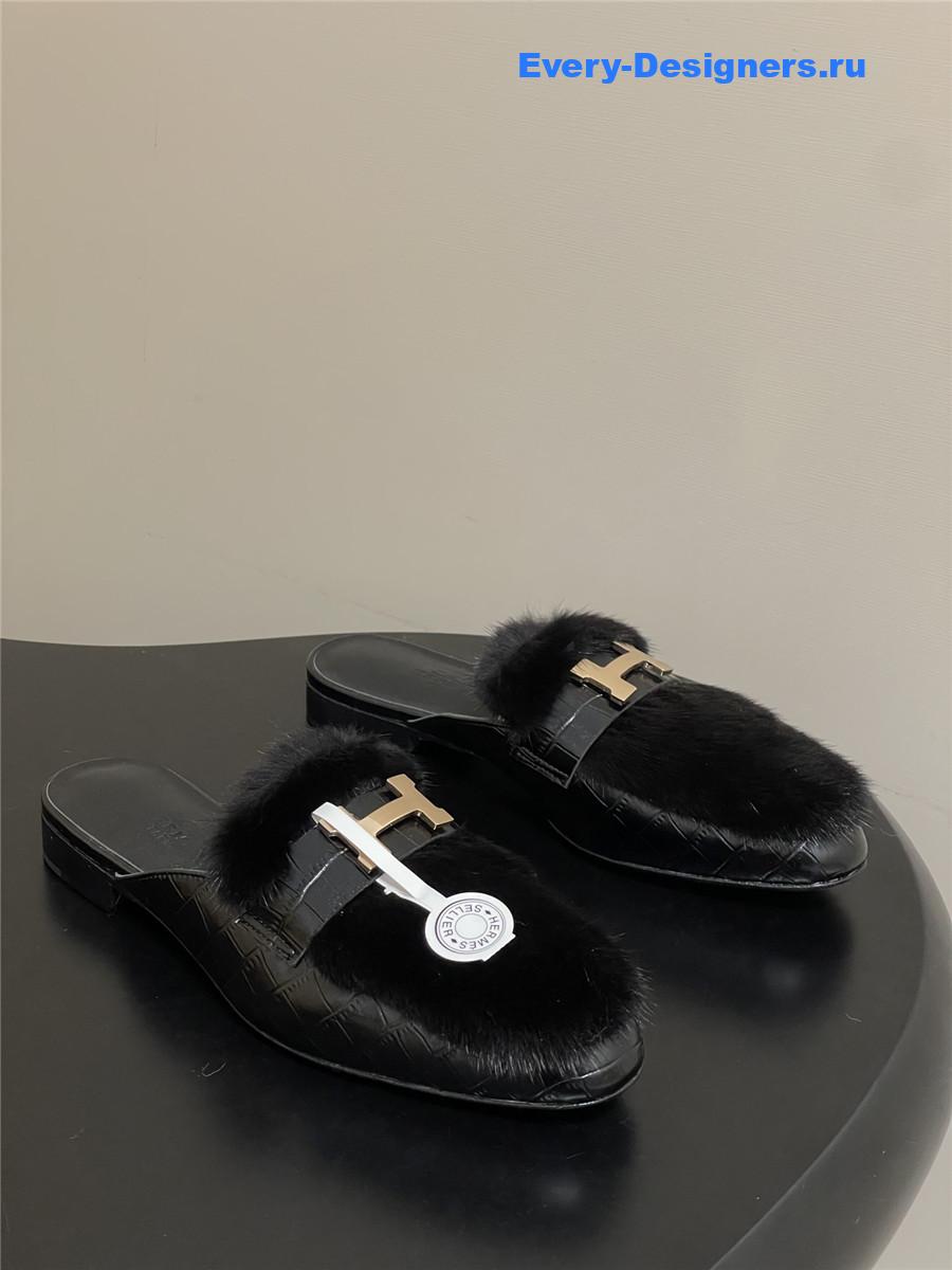 H**me5 black mink mules
