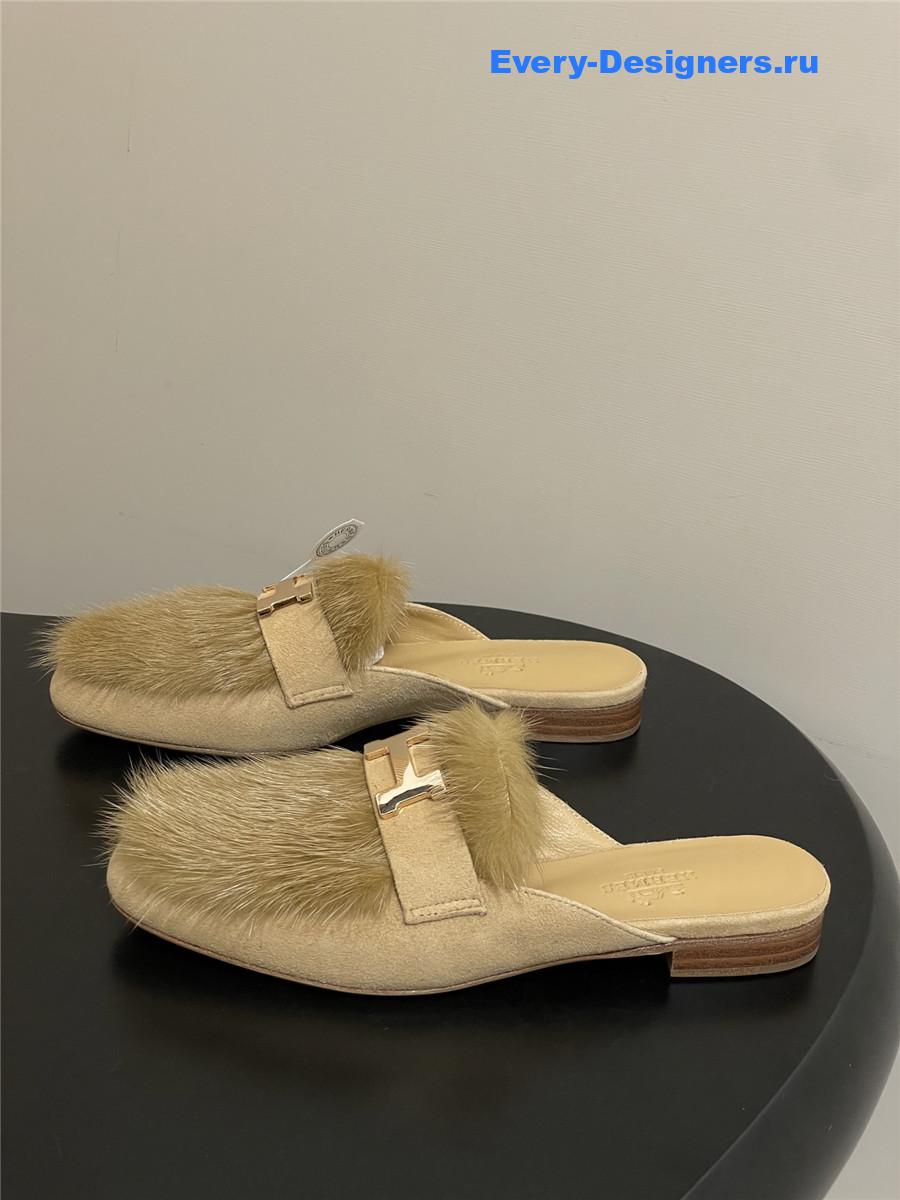 H**me5 beige suede mink mules