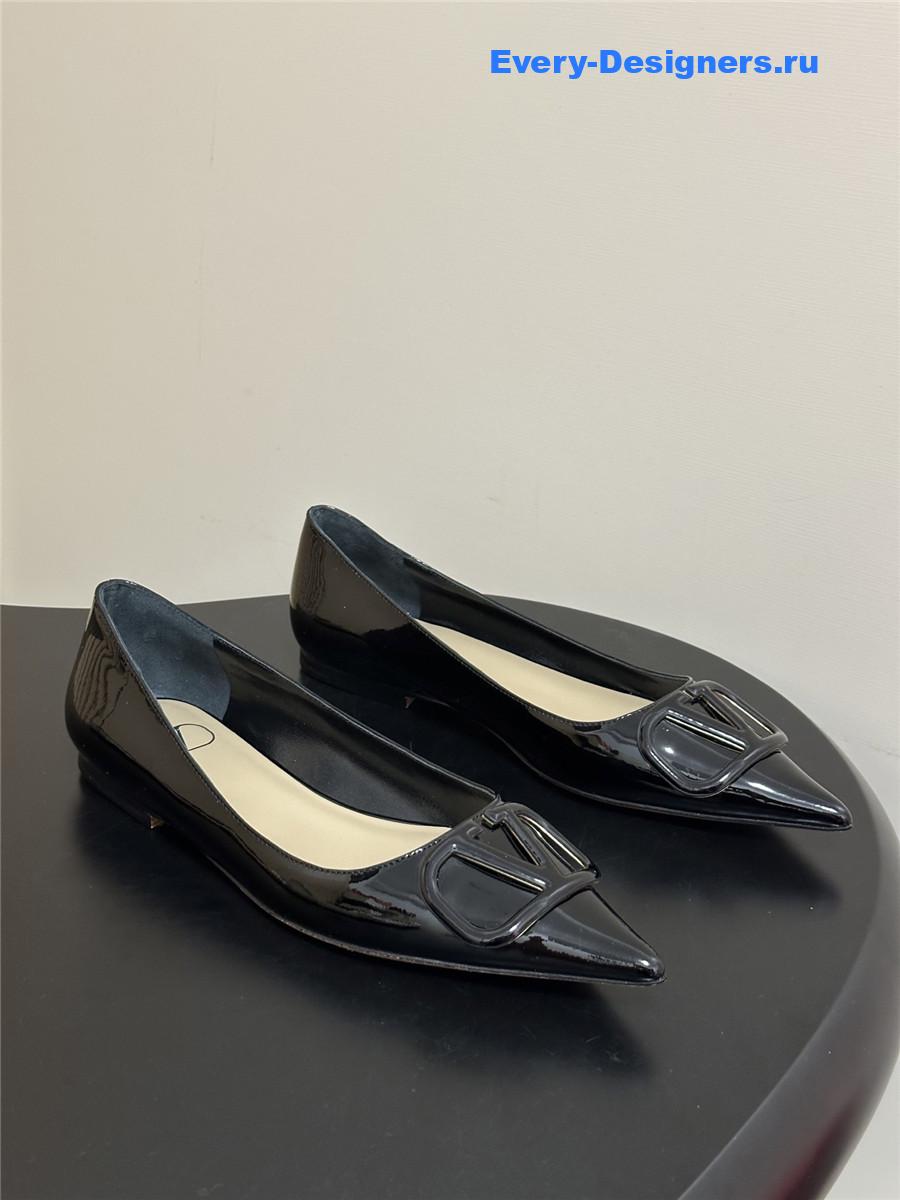 Va1e*ntin0 vlogo black patent leather ballet flats