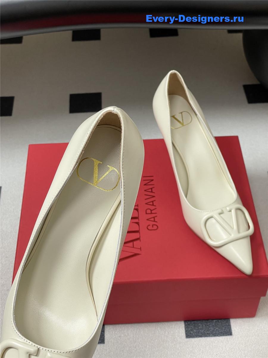 Va1e*ntin0 garavani vlogo signature white pump