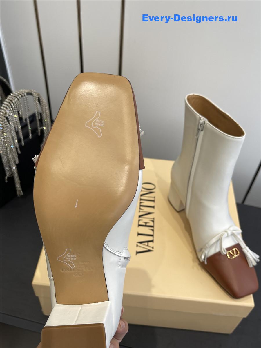 Va1e*ntin0 garavani beige valet du roi boot