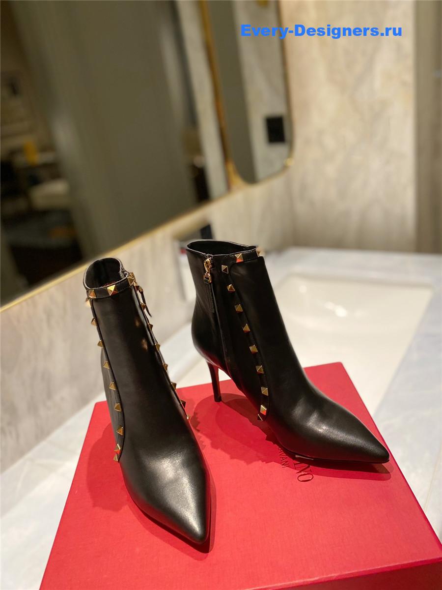 Va1e*ntin0 garavani rockstud black ankle boots
