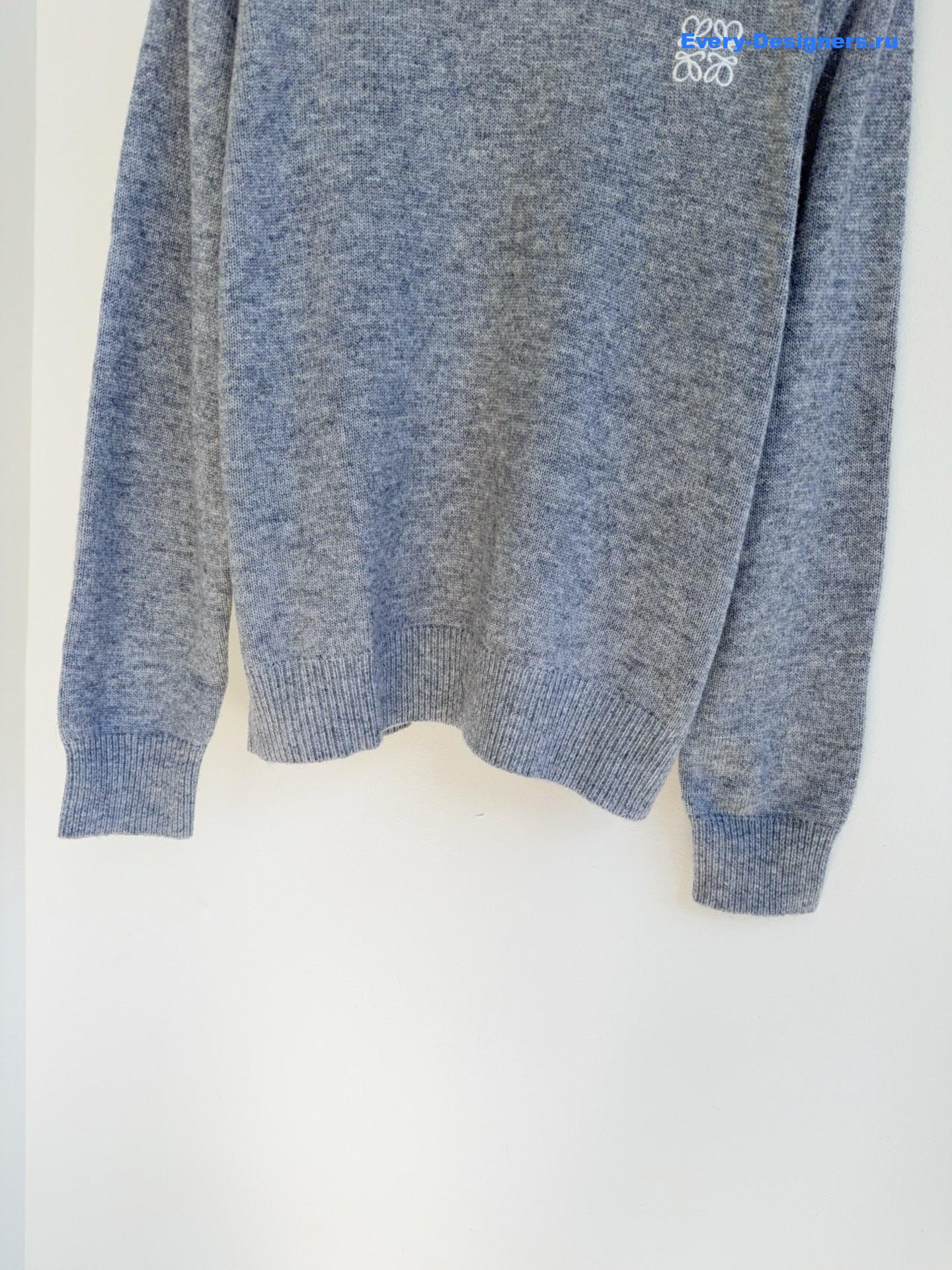 L0ew* anagram logo-embroidered grey sweater