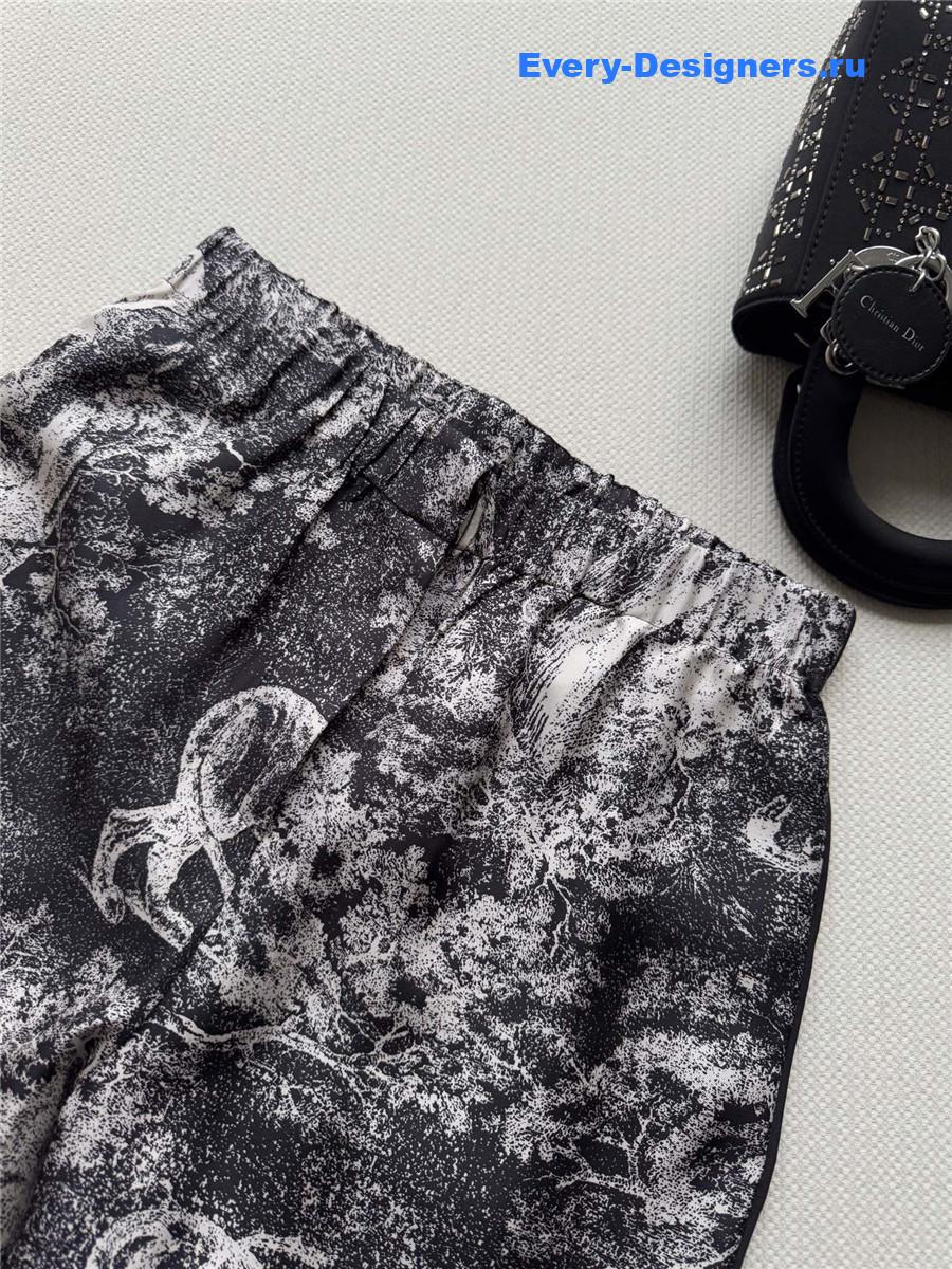 D10r grey animal print silk trouser