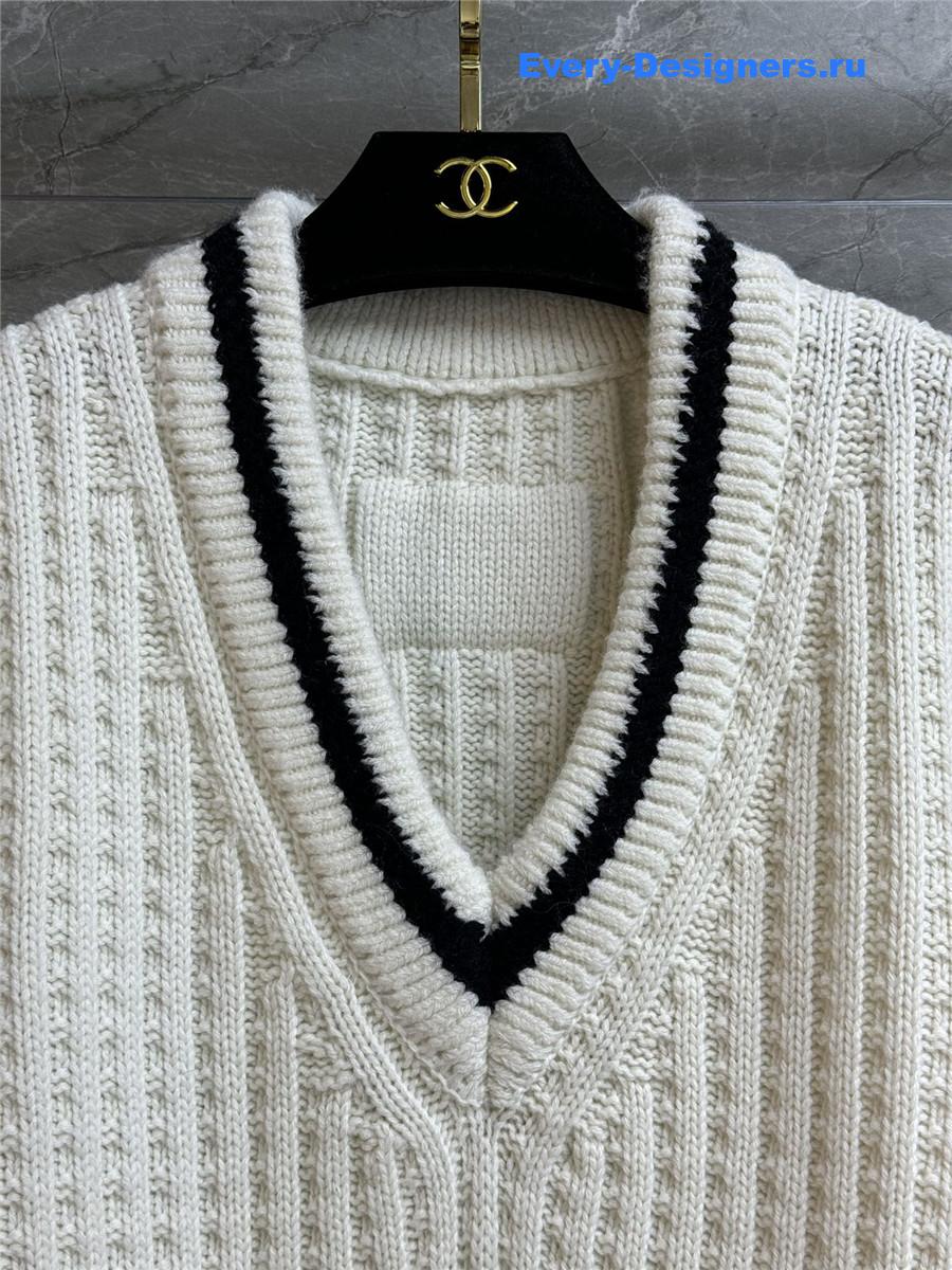 Ch**el white v-neck sweater